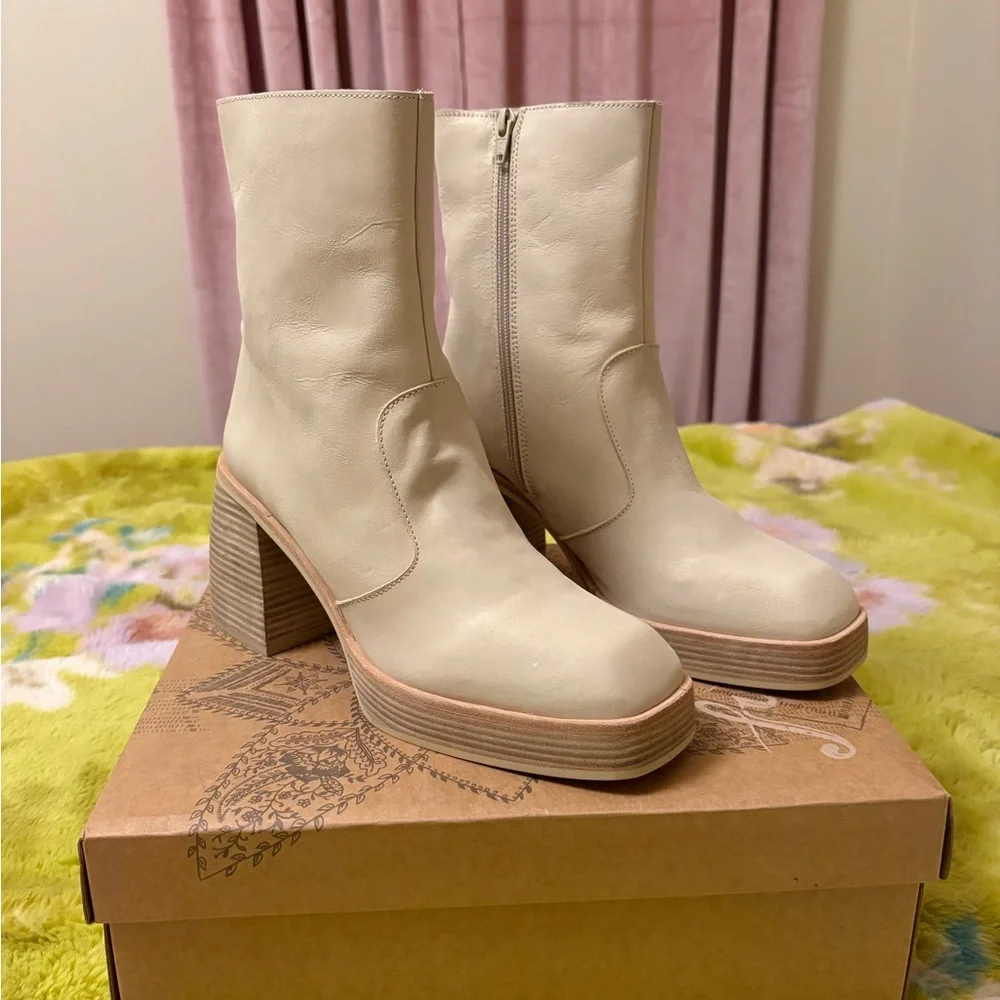 Free People cream ankle